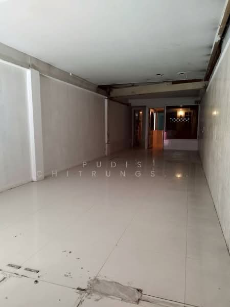 4-Storey Commercial Building (2 Units) for Rent – Huai Khwang / Pracharat Bamphen Intersection, Bangkok, Huai Khwang, Huai Khwang, Bangkok, , 350 sqm, Shophouse For Rent, by Pudis Chitrungsakorn, 500172836 - DDproperty.com