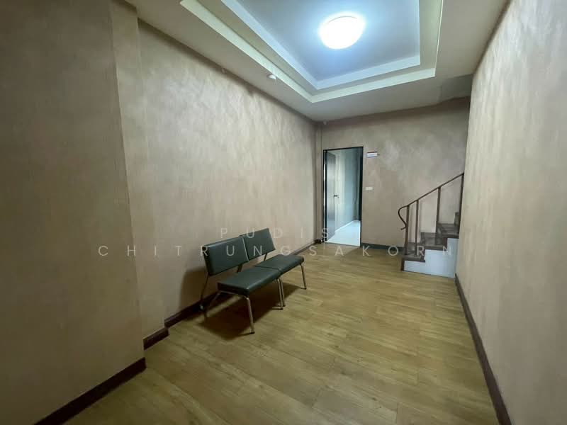 6-Storey Commercial Building for Rent – Prime Ratchada Road, Huai Khwang, Bangkok, Khlong Chan, Bang Kapi, Bangkok, , 432 sqm, Shophouse For Rent, by Pudis Chitrungsakorn, 500172915 - DDproperty.com