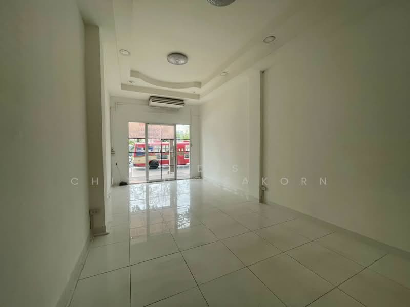 6-Storey Commercial Building for Rent – Prime Ratchada Road, Huai Khwang, Bangkok, Khlong Chan, Bang Kapi, Bangkok, , 432 sqm, Shophouse For Rent, by Pudis Chitrungsakorn, 500172915 - DDproperty.com