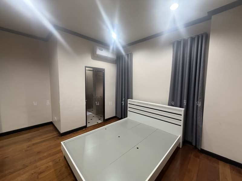 House near Ekkamai, Bangkok, Khlong Tan Nua, Watthana, Bangkok, 4 Bedrooms, 250 sqm, Single Detached House For Rent, by Nalinee Chansiricharoen, 500172925 - DDproperty.com