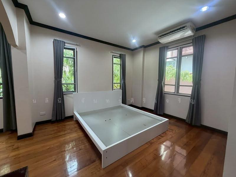 House near Ekkamai, bangkok, Khlong Tan Nua, Watthana, Bangkok, 4 Bedrooms, 250 sqm, Single Detached House For Rent, by Nalinee Chansiricharoen, 500172925 - DDproperty.com
