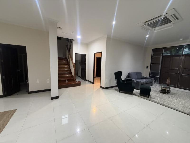 House near Ekkamai, bangkok, Khlong Tan Nua, Watthana, Bangkok, 4 Bedrooms, 250 sqm, Single Detached House For Rent, by Nalinee Chansiricharoen, 500172925 - DDproperty.com