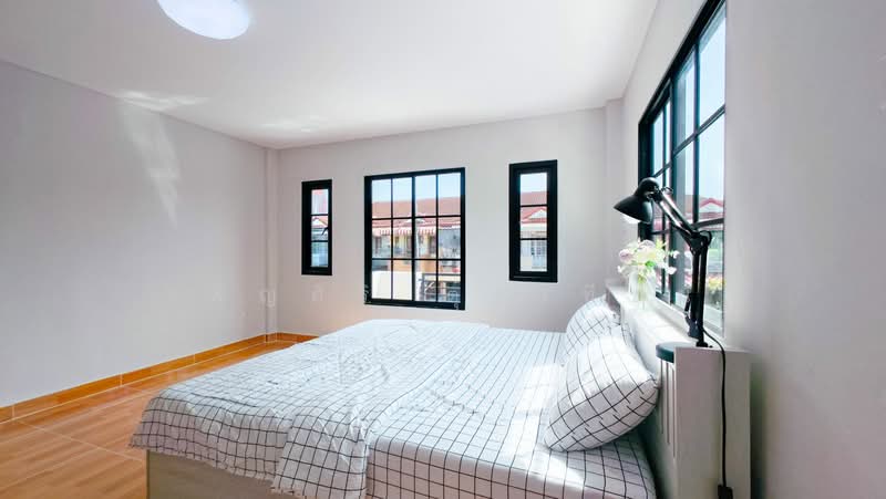 K.C. Ramintra 8, Bangkok, Hathairat Road, Sam Wa Tawan Tok, Khlong Sam Wa, Bangkok, 3 Bedrooms, 112 sqm, Townhouse For Sale, by เพ็ญศิริ ตุ้มเทียน, 500172972 - DDproperty.com