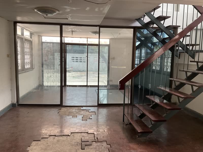 บ้านเดี่ยว2ชั้น63ตร.ว.3นอน2น้ำ1ห้องครัว 1ห้องแม่บ้านจอดรถได้หลายคัน มีบริเวณสนามหญ้า ขาย 11,500,000บ, Bangkok, พระรามเก้า 41, Suan Luang, Suan Luang, Bangkok, 3 Bedrooms, 150 sqm, Single Detached House For Sale, by ปรัศนียา ศรีเจริญ, 500173039 - DDproperty.com