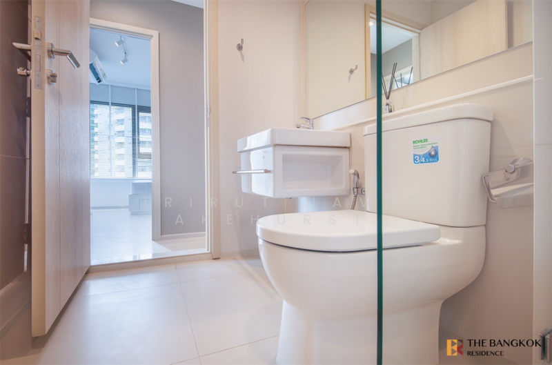 Life One Wireless, Bangkok, 1 Wireless Road, Lumphini, Pathum Wan, Bangkok, 2 Bedrooms, 64 sqm, Condo For Sale, by Sirirut Havee Akehurst, 500173110 - DDproperty.com