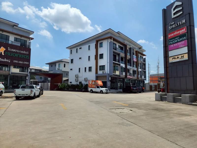 หน้าทางเข้าโครงการ  ติดถนนเพชรเกษม 