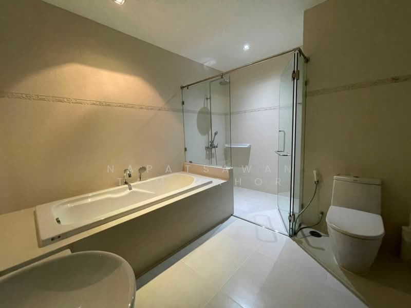 The Madison, Bangkok, Sukhumvit 41, Khlong Tan Nua, Watthana, Bangkok, 2 Bedrooms, 115 sqm, Condo For Rent, by Napatsawan Tamjorhor, 500173485 - DDproperty.com