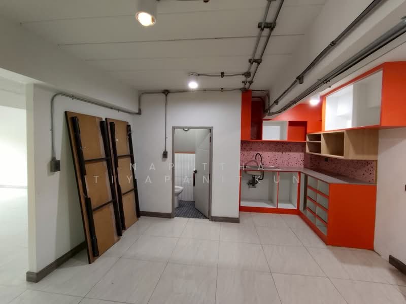 Two Connected Commercial Units located on Main Road Naradhiwas, Bangkok, นราธิวาสราชนครินทร์, Chong Nonsi, Yan Nawa, Bangkok, , 420 sqm, Shophouse For Rent, by Napittha Tiyapanitkun, 500173536 - DDproperty.com