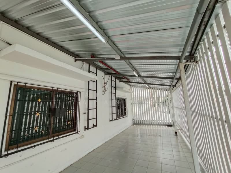 Two Connected Commercial Units located on Main Road Naradhiwas, Bangkok, นราธิวาสราชนครินทร์, Chong Nonsi, Yan Nawa, Bangkok, , 420 sqm, Shophouse For Rent, by Napittha Tiyapanitkun, 500173536 - DDproperty.com