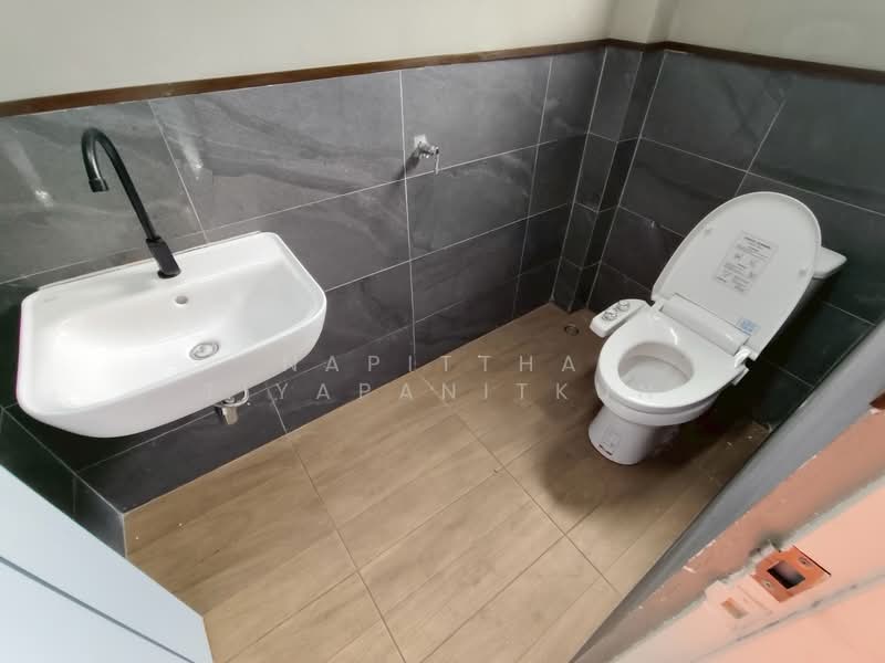 อาคารพาณิชย์ 2 คูหาติดถนนใหญ่นราธิวาสราชนครินทร์, กรุงเทพ, นราธิวาสราชนครินทร์, ช่องนนทรี, ยานนาวา, กรุงเทพ, 420 ตร.ม., ตึกแถว-อาคารพาณิชย์ ให้เช่า, โดย Napittha Tiyapanitkun, 500173536 - DDproperty.com