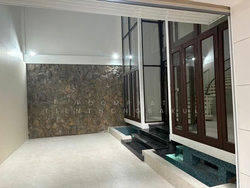 4-BR House, Bangkok, Wang Mai, Pathum Wan, Bangkok, 4 Bedrooms, 1,000 sqm, Single Detached House For Sale, by Poomphat Tienthongsakul, 500173649 - DDproperty.com