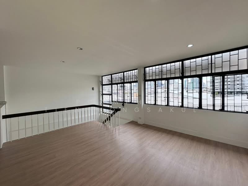 4-BR House, Bangkok, Wang Mai, Pathum Wan, Bangkok, 4 Bedrooms, 1,000 sqm, Single Detached House For Sale, by Poomphat Tienthongsakul, 500173649 - DDproperty.com