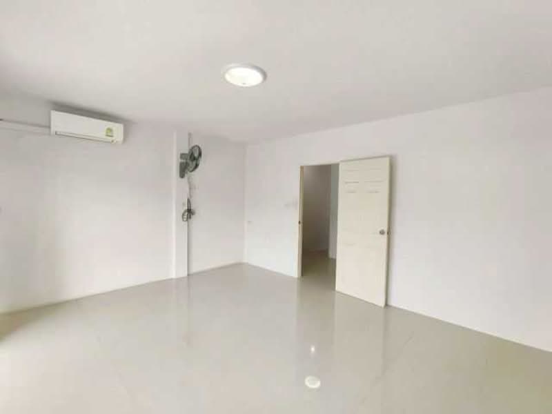 ขายเพราะย้ายไปอยู่ ตจว สภาพบ้านดีโปร่ง ถนนกว้าง ขายทาวน์เฮ้าส์ บ้านสวนพฤกษา ซอย 12, Chon Buri (Pattaya), Nong Ri, Muang Chon Buri, Chon Buri (Pattaya), 2 Bedrooms, 129 sqm, Townhouse For Sale, by นภา, 500173708 - DDproperty.com