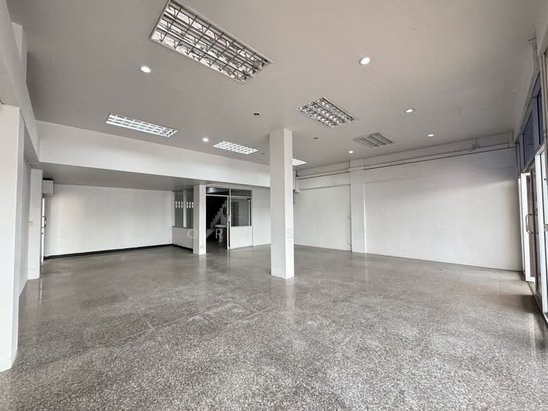 อาคารพาณิชย์ 4.5 ชั้น ห้องมุม มีพื้นที่ด้านข้าง ติดถนนราชพฤกษ์ ใกล้บุญถาวร และ MRT บางรักน้อย-ท่าอิฐ, Nonthaburi, Bang Rak Noi, Muang Nonthaburi, Nonthaburi, , 468 sqm, Shophouse For Rent, by Supaporn Sekajarn, 500173709 - DDproperty.com