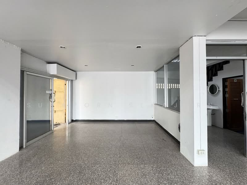 อาคารพาณิชย์ 4.5 ชั้น ห้องมุม มีพื้นที่ด้านข้าง ติดถนนราชพฤกษ์ ใกล้บุญถาวร และ MRT บางรักน้อย-ท่าอิฐ, Nonthaburi, Bang Rak Noi, Muang Nonthaburi, Nonthaburi, , 468 sqm, Shophouse For Rent, by Supaporn Sekajarn, 500173709 - DDproperty.com