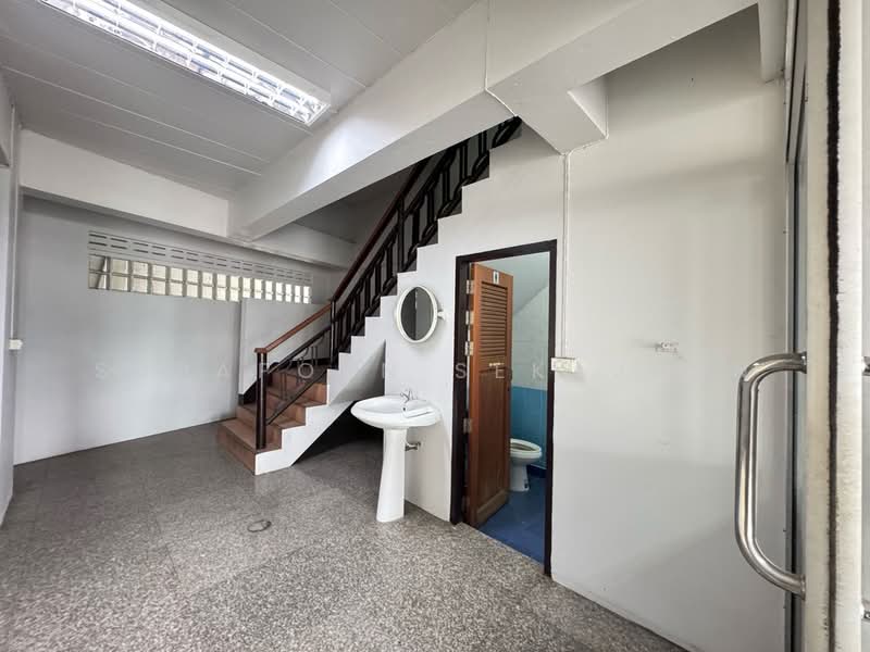 อาคารพาณิชย์ 4.5 ชั้น ห้องมุม มีพื้นที่ด้านข้าง ติดถนนราชพฤกษ์ ใกล้บุญถาวร และ MRT บางรักน้อย-ท่าอิฐ, นนทบุรี, บางรักน้อย, เมืองนนทบุรี, นนทบุรี, 468 ตร.ม., ตึกแถว-อาคารพาณิชย์ ให้เช่า, โดย Supaporn Sekajarn, 500173709 - DDproperty.com