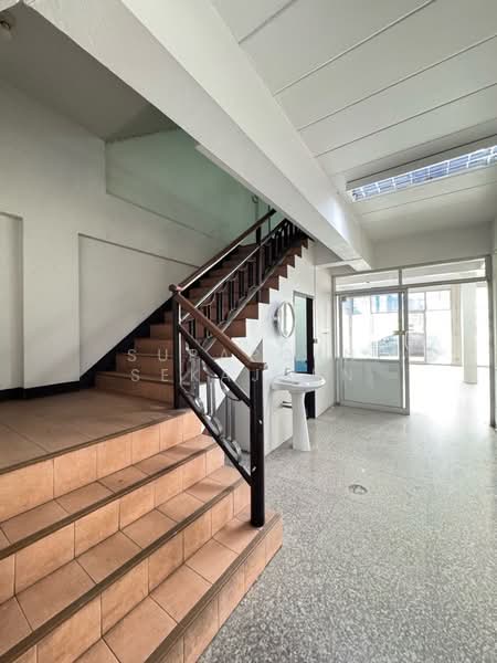 อาคารพาณิชย์ 4.5 ชั้น ห้องมุม มีพื้นที่ด้านข้าง ติดถนนราชพฤกษ์ ใกล้บุญถาวร และ MRT บางรักน้อย-ท่าอิฐ, นนทบุรี, บางรักน้อย, เมืองนนทบุรี, นนทบุรี, 468 ตร.ม., ตึกแถว-อาคารพาณิชย์ ให้เช่า, โดย Supaporn Sekajarn, 500173709 - DDproperty.com