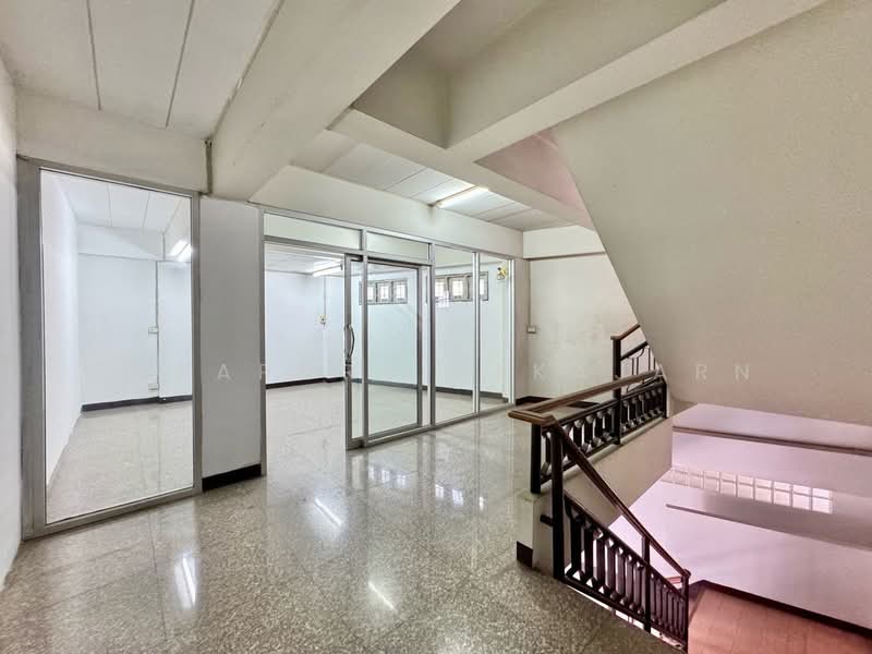 อาคารพาณิชย์ 4.5 ชั้น ห้องมุม มีพื้นที่ด้านข้าง ติดถนนราชพฤกษ์ ใกล้บุญถาวร และ MRT บางรักน้อย-ท่าอิฐ, นนทบุรี, บางรักน้อย, เมืองนนทบุรี, นนทบุรี, 468 ตร.ม., ตึกแถว-อาคารพาณิชย์ ให้เช่า, โดย Supaporn Sekajarn, 500173709 - DDproperty.com