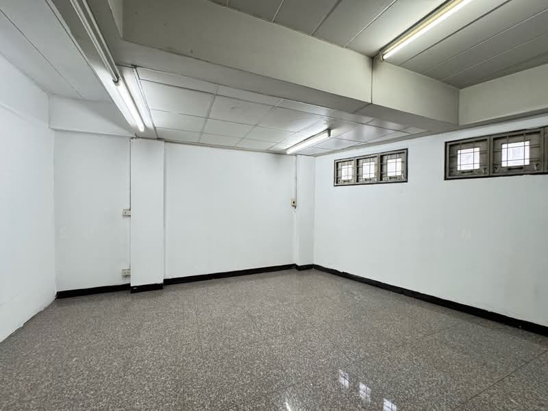 อาคารพาณิชย์ 4.5 ชั้น ห้องมุม มีพื้นที่ด้านข้าง ติดถนนราชพฤกษ์ ใกล้บุญถาวร และ MRT บางรักน้อย-ท่าอิฐ, Nonthaburi, Bang Rak Noi, Muang Nonthaburi, Nonthaburi, , 468 sqm, Shophouse For Rent, by Supaporn Sekajarn, 500173709 - DDproperty.com