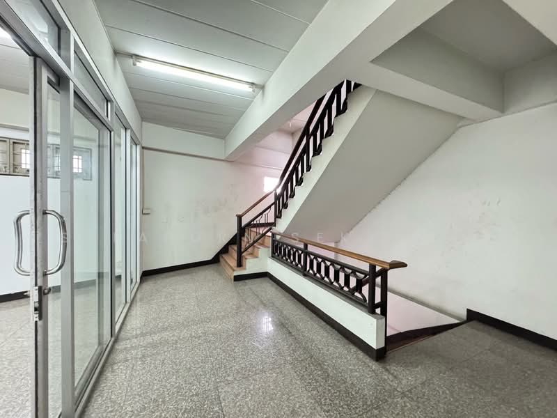 อาคารพาณิชย์ 4.5 ชั้น ห้องมุม มีพื้นที่ด้านข้าง ติดถนนราชพฤกษ์ ใกล้บุญถาวร และ MRT บางรักน้อย-ท่าอิฐ, Nonthaburi, Bang Rak Noi, Muang Nonthaburi, Nonthaburi, , 468 sqm, Shophouse For Rent, by Supaporn Sekajarn, 500173709 - DDproperty.com