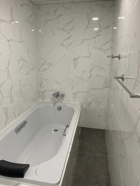 Sun Palace Condominium, Bangkok, 36 Phetchaburi Rd, Bang Kapi, Huai Khwang, Bangkok, 3 Bedrooms, 170 sqm, Condo For Rent, by Nakarin Sookpaiboon, 500173875 - DDproperty.com