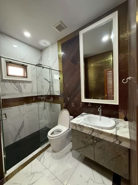 ให้เช่า บ้านเดี่ยว 2 ชั้น สระว่ายน้ำส่วนตัว เหมาะสำหรับครอบครัวใหญ่, Bangkok, Thung Song Hong, Lak Si, Bangkok, 4 Bedrooms, 750 sqm, Single Detached House For Rent, by Forty-Six Real Estate Group, 500173945 - DDproperty.com