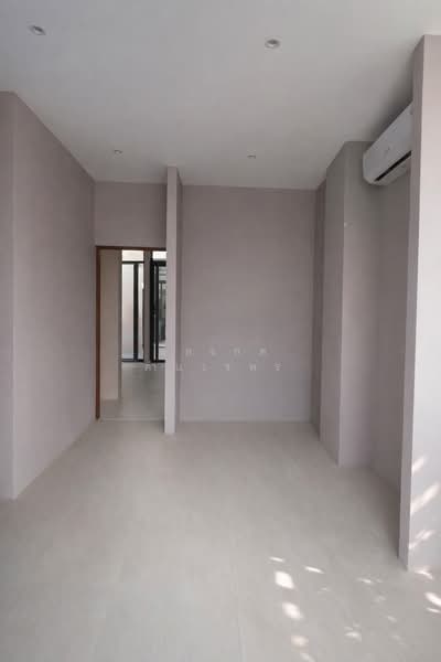 ขายบ้านสร้างใหม่ทั้งหลัง ซอยนวมินทร์ 24, กรุงเทพ, คลองกุ่ม, บึงกุ่ม, กรุงเทพ, 294 ตร.ม., บ้านเดี่ยว ขาย, โดย อลงกต คำนวรพร, 500174026 - DDproperty.com