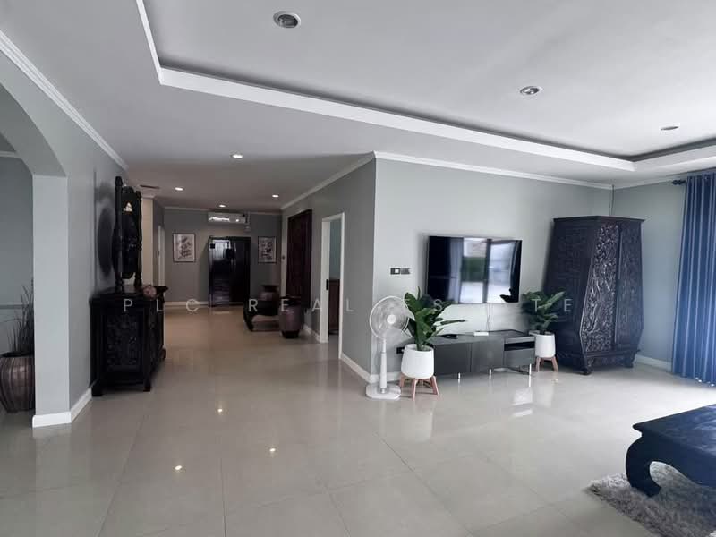 Pool View Villa 3 Bedroom for sale East Pattaya, Chon Buri (Pattaya), Bang Lamung, Bang Lamung (Pattaya), Chon Buri (Pattaya), 3 Bedrooms, 800 sqm, Villa For Rent, by PLC Real Estate, 500174041 - DDproperty.com