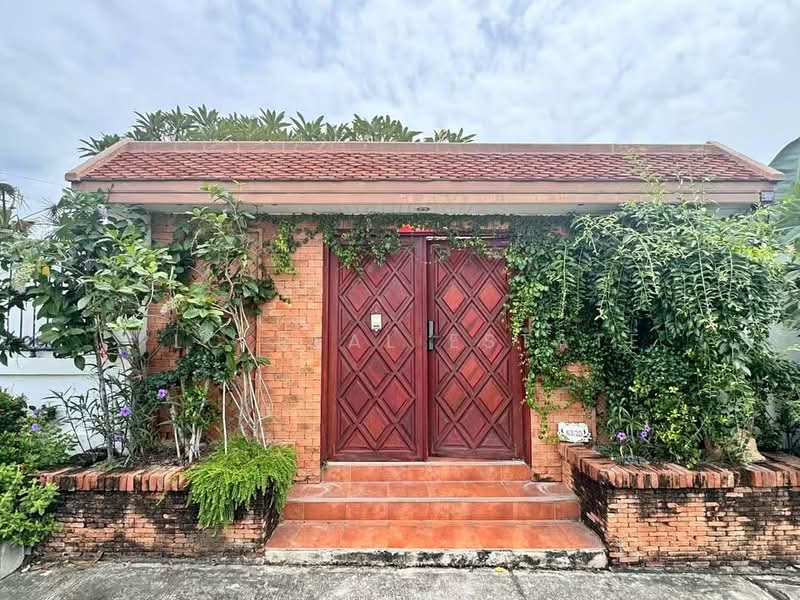 Pool View Villa 3 Bedroom for sale East Pattaya, Chon Buri (Pattaya), Bang Lamung, Bang Lamung (Pattaya), Chon Buri (Pattaya), 3 Bedrooms, 800 sqm, Villa For Rent, by PLC Real Estate, 500174041 - DDproperty.com