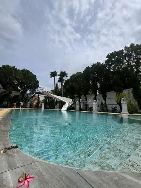 Pool View Villa 3 Bedroom for sale East Pattaya, Chon Buri (Pattaya), Bang Lamung, Bang Lamung (Pattaya), Chon Buri (Pattaya), 3 Bedrooms, 800 sqm, Villa For Rent, by PLC Real Estate, 500174041 - DDproperty.com