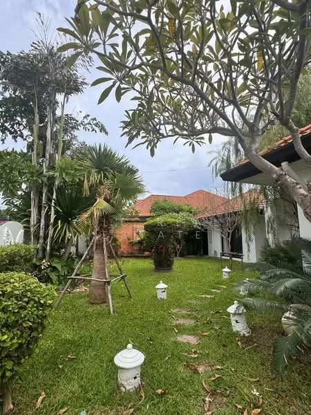 Pool View Villa 3 Bedroom for sale East Pattaya, Chon Buri (Pattaya), Bang Lamung, Bang Lamung (Pattaya), Chon Buri (Pattaya), 3 Bedrooms, 800 sqm, Villa For Rent, by PLC Real Estate, 500174041 - DDproperty.com