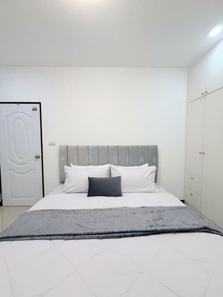 2 Storey Townhouse 3 Bedroom East Pattaya, Chon Buri (Pattaya), Bang Lamung, Bang Lamung (Pattaya), Chon Buri (Pattaya), 3 Bedrooms, 144 sqm, Townhouse For Sale, by PLC Real Estate, 500174052 - DDproperty.com