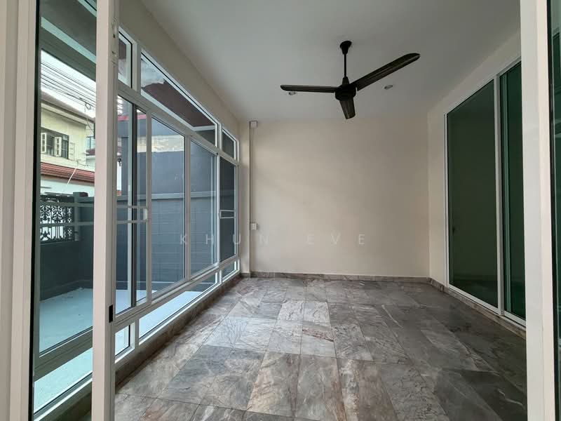 Townhome for rent Phra Khanong Sukhumvit 46 ( SPSEVE1757 ), Bangkok, สุขุมวิท46, Phra Kanong, Khlong Toei, Bangkok, 5 Bedrooms, 400 sqm, Townhouse For Rent, by Khun Eve, 500174066 - DDproperty.com