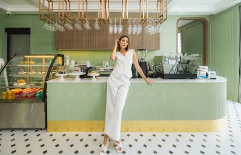 ขาย - ขายบ้านเดี่ยว 4 ชั้น พร้อมกิจการคาเฟ่และห้องพัก สไตล์ยุโรป ทำเลริมแม่น้ำ, นครปฐม