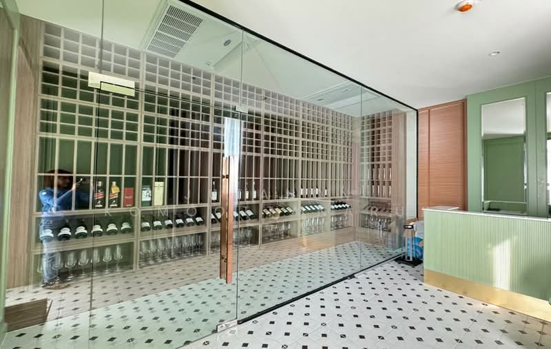 ขาย - ขายบ้านเดี่ยว 4 ชั้น พร้อมกิจการคาเฟ่และห้องพัก สไตล์ยุโรป ทำเลริมแม่น้ำ, นครปฐม