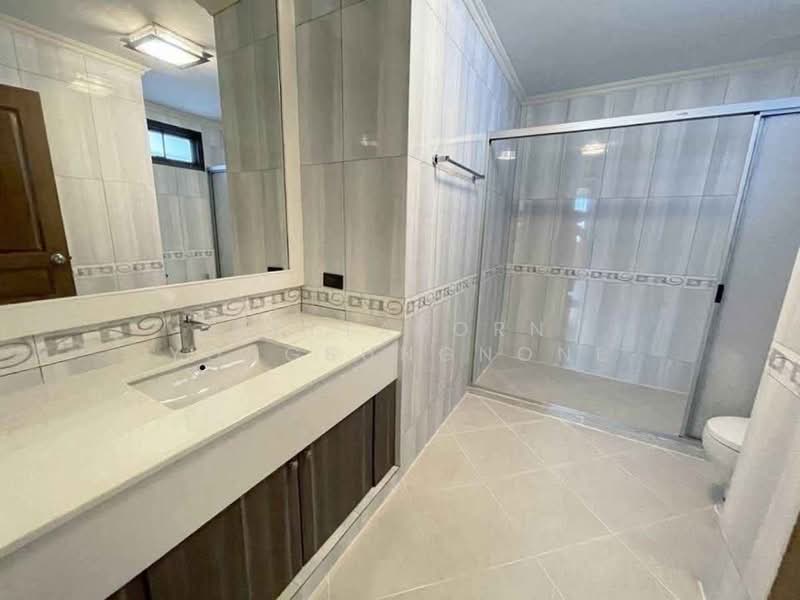 Oriental Towers, Bangkok, 25 Soi Ekkamai 12, Ekkamai Road, Khlong Tan Nua, Watthana, Bangkok, 5 Bedrooms, 450 sqm, Condo For Rent, by Pattaporn Yongsungnone, 500174094 - DDproperty.com