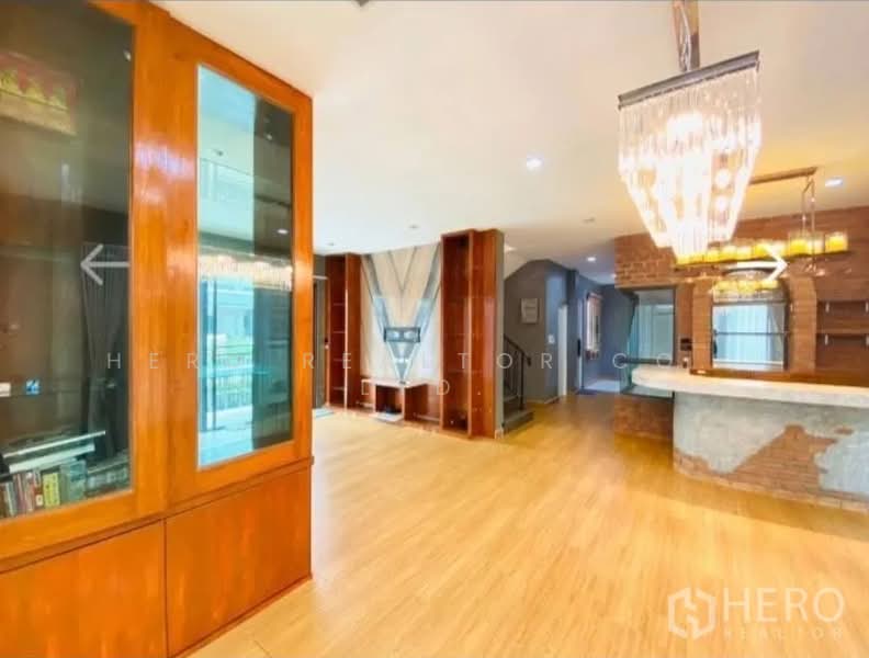 For sale 3 Bedroom Detached House in Grand Bangkok Boulevard Rama 9 - Srinakarin hre00331, Bangkok, Thap Chang, Saphan Sung, Bangkok, 3 Bedrooms, 285 sqm, Single Detached House For Sale, by Hero Realtor Co., Ltd., 500174106 - DDproperty.com