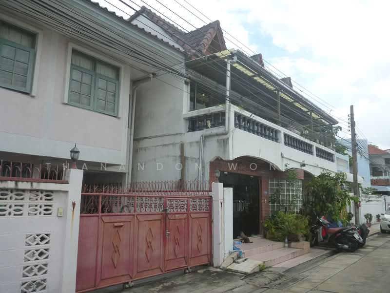 "ทาวน์เฮ้าส์3คูหา ถนน สุทธิสาร สามเสนนอก ห้วยขวาง จังหวัด กรุงเทพมหานคร", กรุงเทพ, สุทธิสาร, สามเสนนอก, ห้วยขวาง, กรุงเทพ, 214 ตร.ม., ทาวน์เฮ้าส์ ขาย, โดย Thanandon Wongsa, 500174136 - DDproperty.com