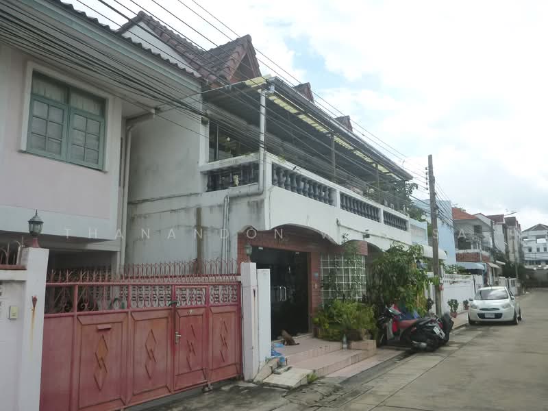 "ทาวน์เฮ้าส์3คูหา ถนน สุทธิสาร สามเสนนอก ห้วยขวาง จังหวัด กรุงเทพมหานคร", Bangkok, สุทธิสาร, Samsen Nok, Huai Khwang, Bangkok, 2 Bedrooms, 214 sqm, Townhouse For Sale, by Thanandon Wongsa, 500174136 - DDproperty.com