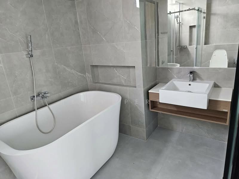 Nirvana DEFINE Krungthep Kreetha, Bangkok, Srinakarin-Romklao Road, Hua Mak, Bang Kapi, Bangkok, 3 Bedrooms, 203 sqm, Townhouse For Rent, by RE Property, 500174375 - DDproperty.com