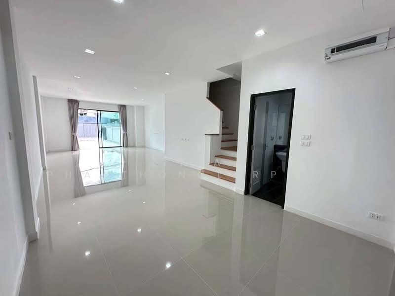 For rent: Brand new home office in Satri Witthaya 2 area, near Ekkamai-Ramintra Expressway., Bangkok, Lat Phrao, Lat Phrao, Bangkok, , 300 sqm, Office Space For Rent, by Tida phanthonglarptawee, 500174405 - DDproperty.com