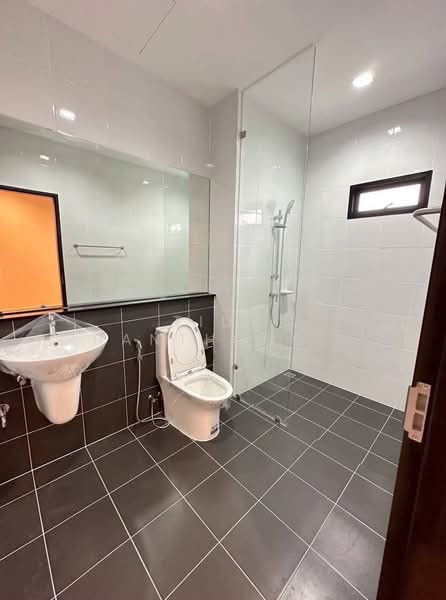 For rent: Brand new home office in Satri Witthaya 2 area, near Ekkamai-Ramintra Expressway., Bangkok, Lat Phrao, Lat Phrao, Bangkok, , 300 sqm, Office Space For Rent, by Tida phanthonglarptawee, 500174405 - DDproperty.com