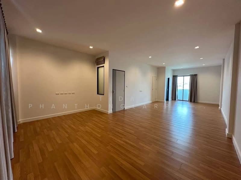 For rent: Brand new home office in Satri Witthaya 2 area, near Ekkamai-Ramintra Expressway., Bangkok, Lat Phrao, Lat Phrao, Bangkok, , 300 sqm, Office Space For Rent, by Tida phanthonglarptawee, 500174405 - DDproperty.com