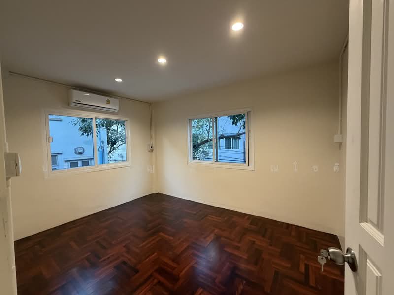 ทาวน์เฮ้าส์ ใกล้ BTS พระโขนง, กรุงเทพ, พระโขนง, คลองเตย, กรุงเทพ, 400 ตร.ม., ทาวน์เฮ้าส์ ให้เช่า, โดย ปรินทร์ญาดา ชิณโชติ, 500174491 - DDproperty.com