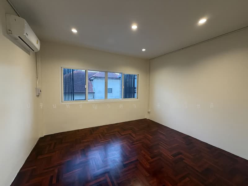 Townhouse near BTS Phrakanong, Bangkok, Phra Kanong, Khlong Toei, Bangkok, 5 Bedrooms, 400 sqm, Townhouse For Rent, by ปรินทร์ญาดา ชิณโชติ, 500174491 - DDproperty.com