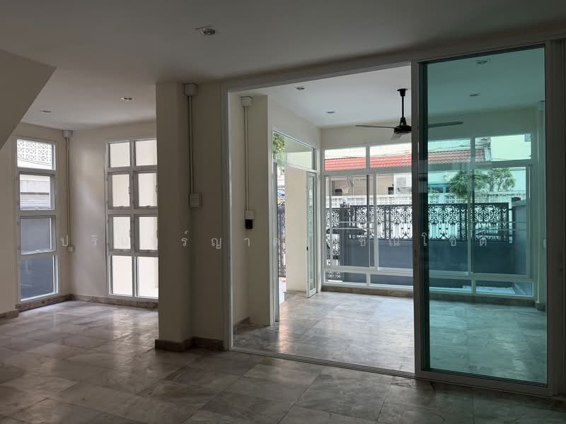 ทาวน์เฮ้าส์ ใกล้ BTS พระโขนง, กรุงเทพ, พระโขนง, คลองเตย, กรุงเทพ, 400 ตร.ม., ทาวน์เฮ้าส์ ให้เช่า, โดย ปรินทร์ญาดา ชิณโชติ, 500174491 - DDproperty.com