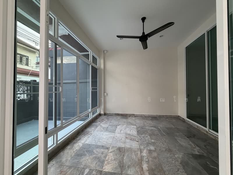 Townhouse near BTS Phrakanong, Bangkok, Phra Kanong, Khlong Toei, Bangkok, 5 Bedrooms, 400 sqm, Townhouse For Rent, by ปรินทร์ญาดา ชิณโชติ, 500174491 - DDproperty.com