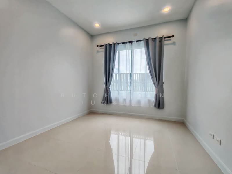 บ้านในโครงการ ให้เช่า – โซนต้นเปา | สันกำแพง ค่าเช่า 15,000 บาท / เดือน รหัสทรัพย์ : No.13H697, Chiang Mai, San Ton Pao, San Kamphaeng, Chiang Mai, 3 Bedrooms, 110 sqm, Single Detached House For Rent, by Rutchaporn Tunsiri, 500174651 - DDproperty.com