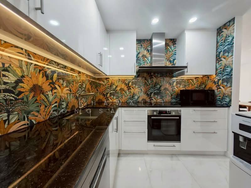 Varasupha Executive Place Phaholyothin1, Bangkok, Phaholyothin, Samsen Nai, Phaya Thai, Bangkok, 2 Bedrooms, 124 sqm, Condo For Sale, by CHAWALIT KONGSAKPAIBUL, 500174668 - DDproperty.com