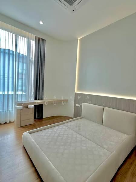 Baan Klang Muang The Edition Sukhumvit-Onnut, Bangkok, Soi On Nut, Prawet, Prawet, Bangkok, 3 Bedrooms, 153 sqm, Semi-Detached House (Twin House) For Sale, by Walapa Jidbumrungsakun, 500174682 - DDproperty.com